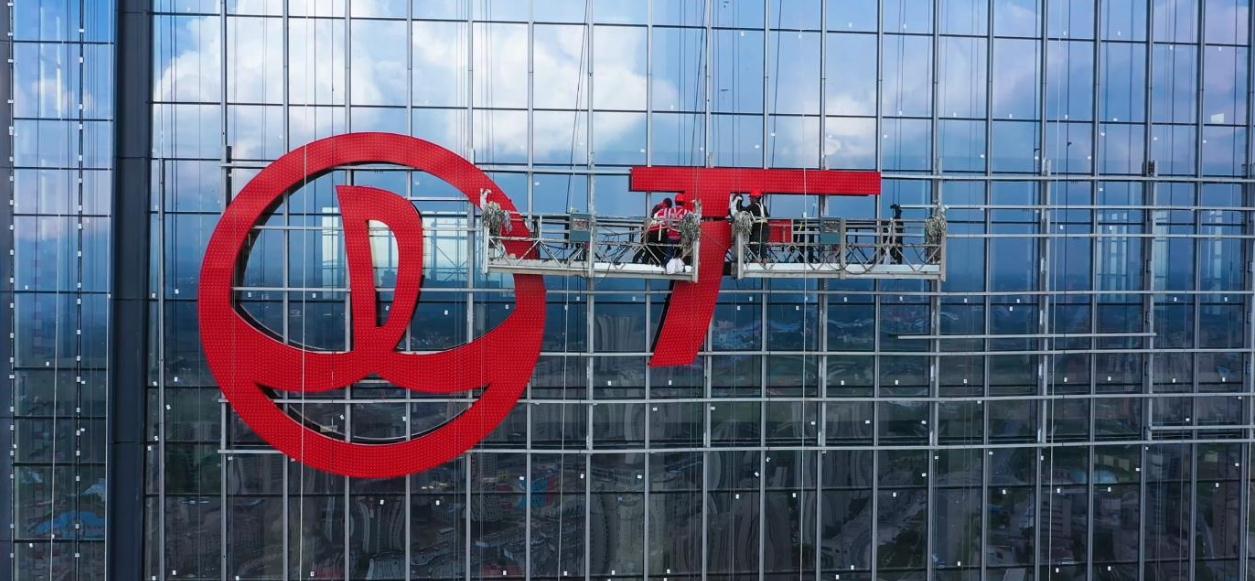 幕墻發光字：為城市增添藝術氣息