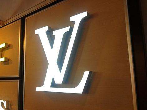 發光字中亞克力發光字和樹脂發光字的比較都有哪些？