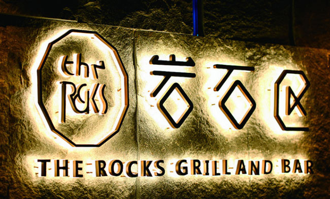 背發光字